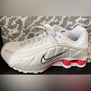 Nike Shox R4
White Phantom Picante Red (GS)
6y-7.5w